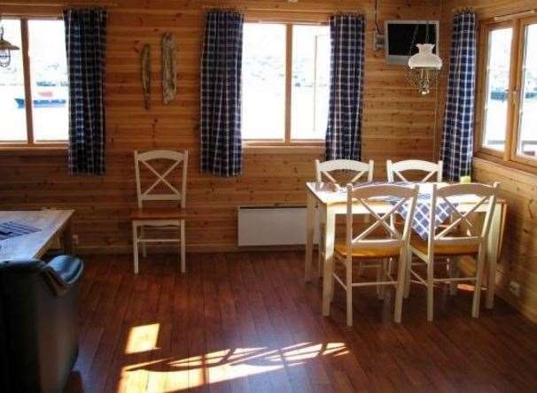 Adventure Camp - Mehamn Hotell Rum bild